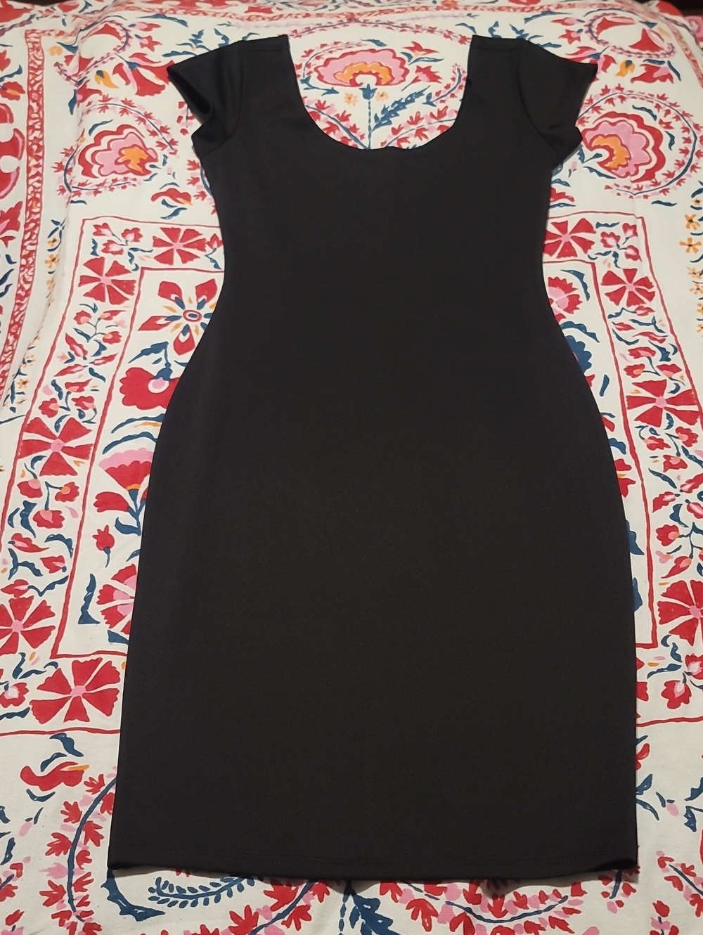 NWOT Bar III Minimalist Classy Chic Body Con Black Scoop Neck Midi Dress